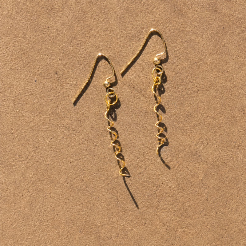 Boucles d’Oreilles Spiral Ikebana – Bijou Floral Artistique au Style Naturel et Élégant