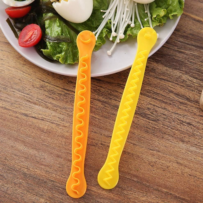 Ensemble d'ustensiles pour couper les œufs durs – Outils de découpe en zigzag et ondulés pour une présentation créative.