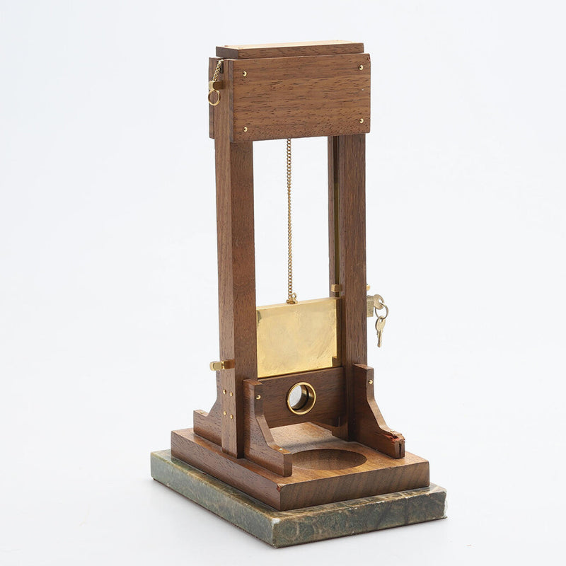 Accessoire de Bureau Guillotine Vintage – Pièce Décorative en Bois & Métal avec Plateau Intégré