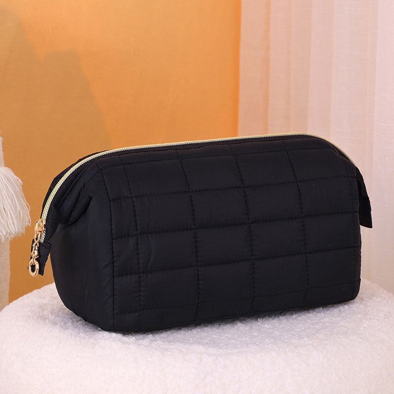 👜☁️ Mjukt & Portabelt Quiltat Sminkfodral i Bomull