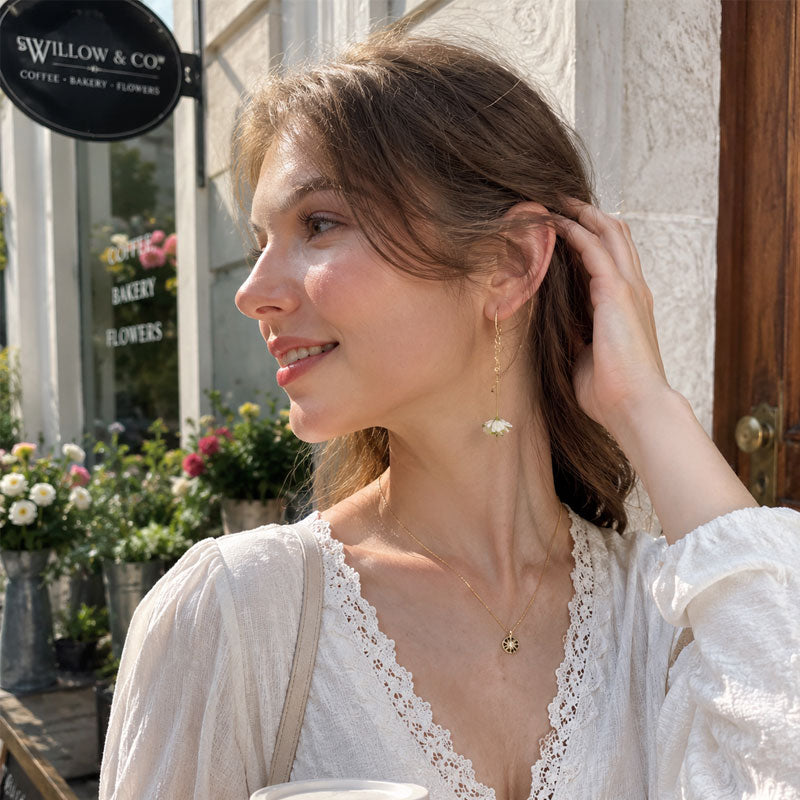 Boucles d’Oreilles Spiral Ikebana – Bijou Floral Artistique au Style Naturel et Élégant