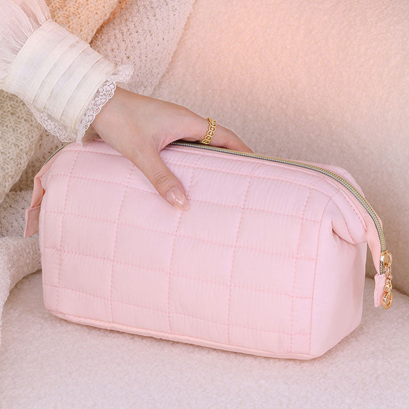 👜☁️ Mjukt & Portabelt Quiltat Sminkfodral i Bomull