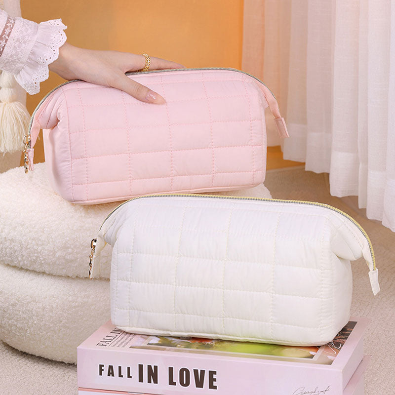 👜☁️ Mjukt & Portabelt Quiltat Sminkfodral i Bomull