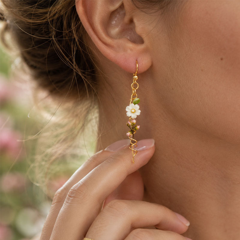 Boucles d’Oreilles Spiral Ikebana – Bijou Floral Artistique au Style Naturel et Élégant