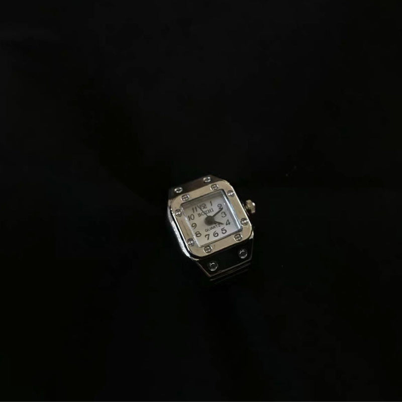 Elegant Ring med Klockdesign