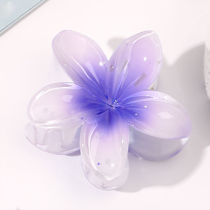 Moderiktig blommahårspänne